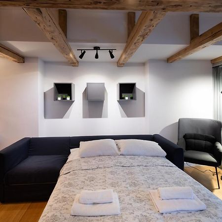 Merkela Loft Apartment Beside Vermanes Park Рига Екстериор снимка