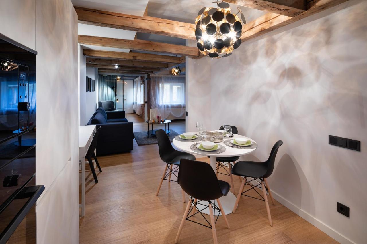 Merkela Loft Apartment Beside Vermanes Park Рига Екстериор снимка