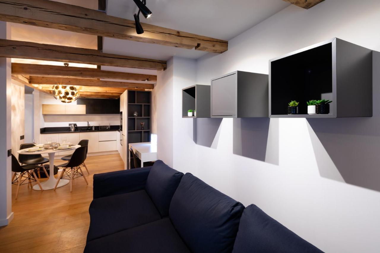 Merkela Loft Apartment Beside Vermanes Park Рига Екстериор снимка