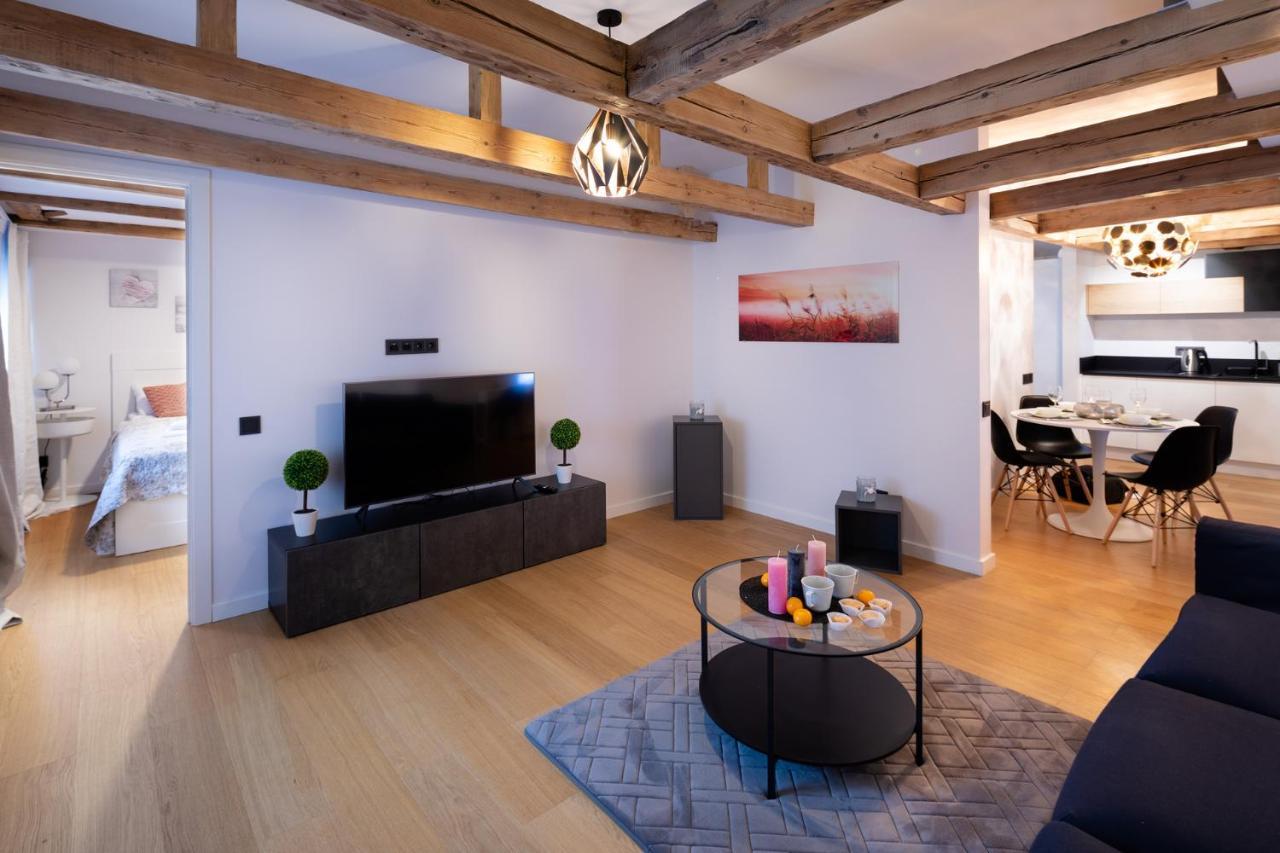 Merkela Loft Apartment Beside Vermanes Park Рига Екстериор снимка